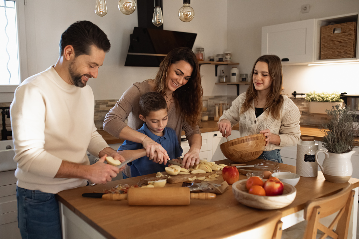 Spanish Family 1200x800