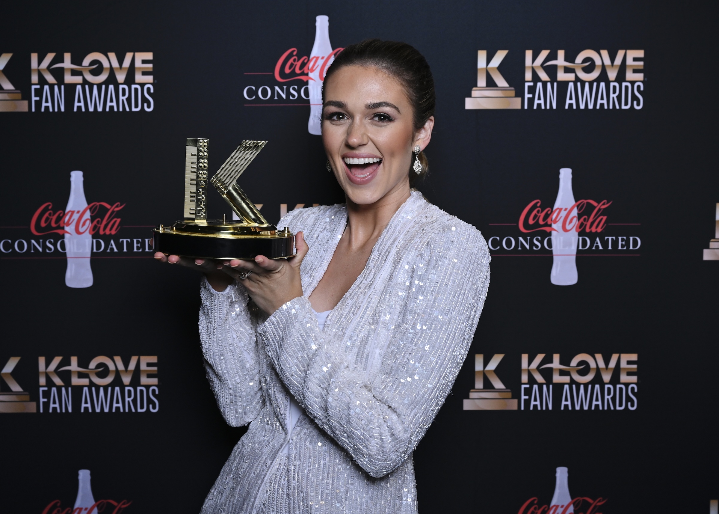Sadie Robertson Huff wins Podcast of the Year at the 2022 K-LOVE Fan Awards