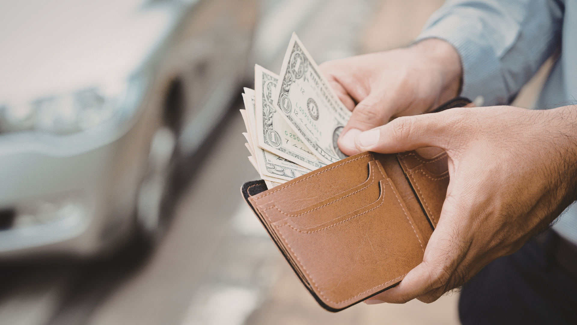 Spanish 4 Money Habits to Start in Your 20s Image