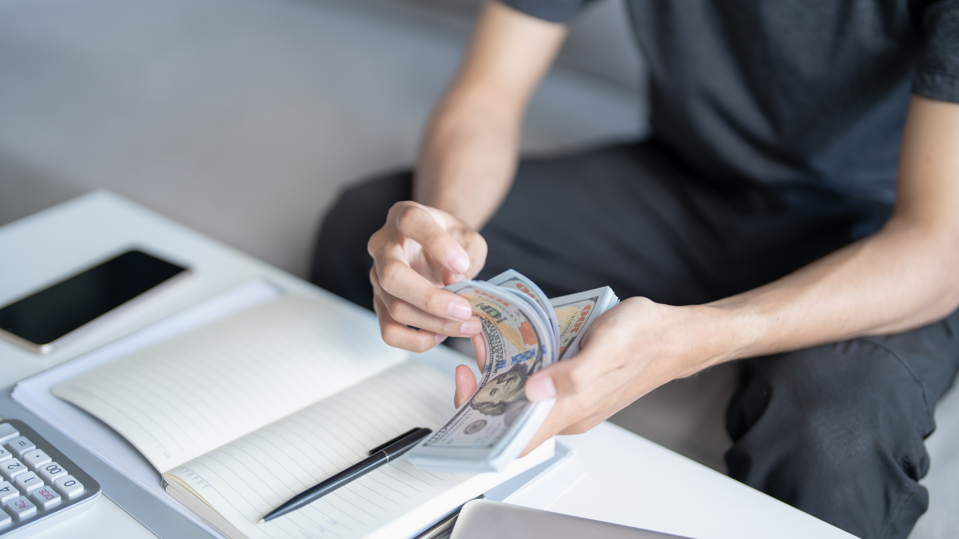 Spanish 5 Steps to Overcoming a Financial Crisis Image