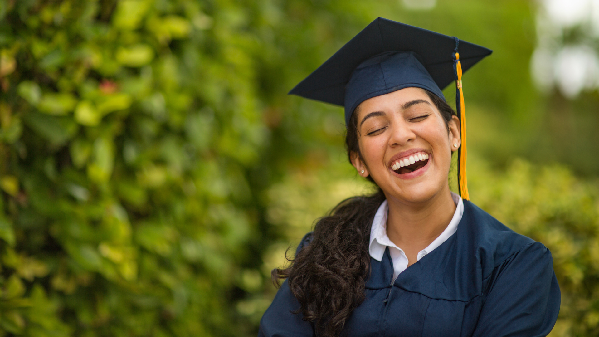 7 Encouraging Things to Do for Your Graduate Image