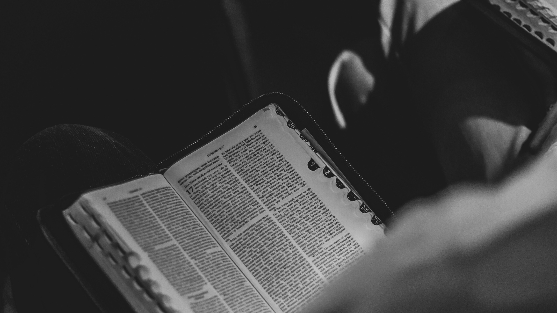 Spanish 6 Tips for Reading the Bible Image