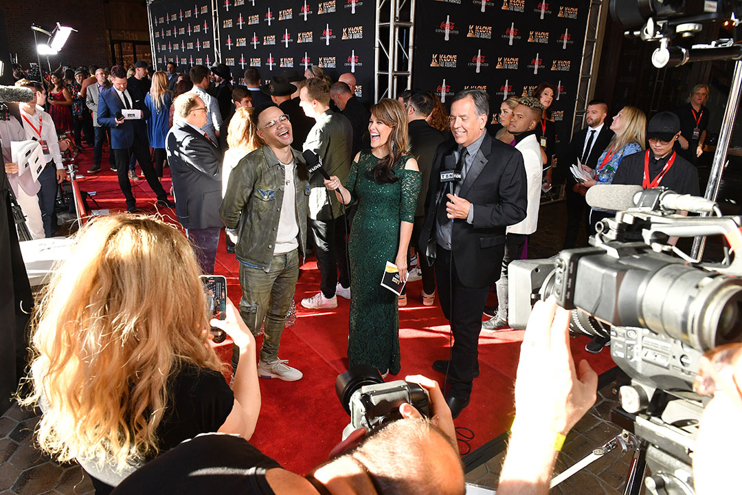 Tauren Wells chats it up on the red carpet with Skip & Amy from the K-LOVE Morning Show.