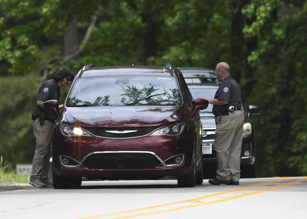 Police set up checkpoints looking for escaped prisoner Grant Hardin