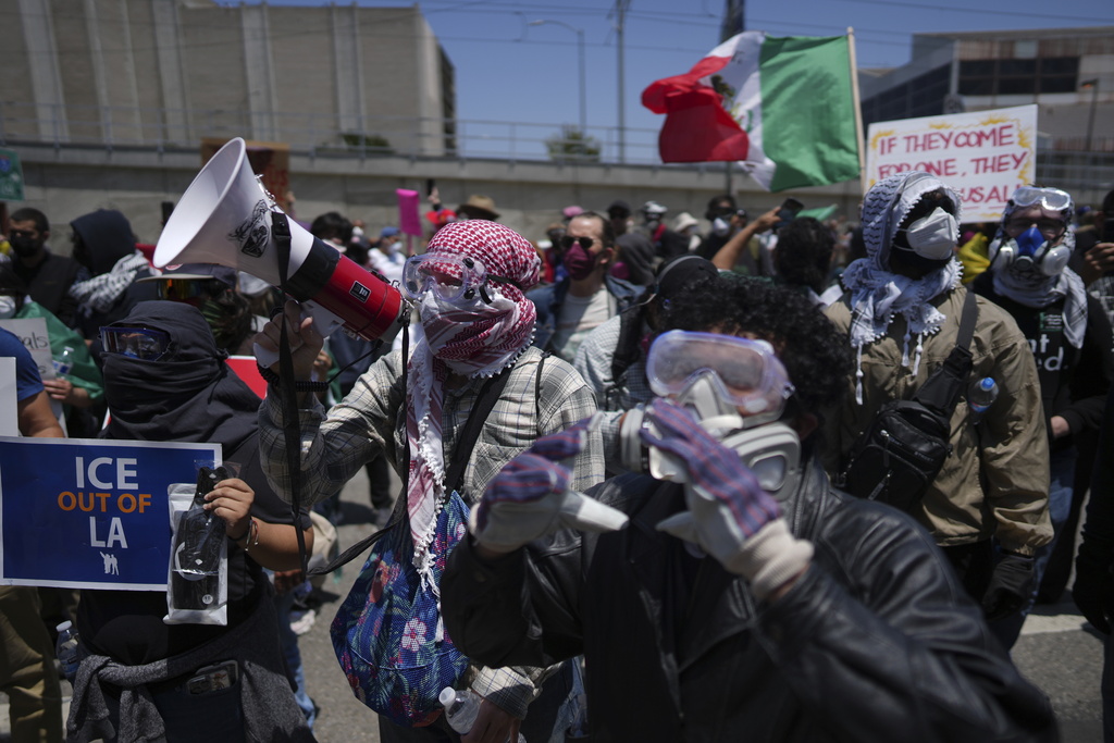 Protesters confront a line of U.S. National Guard in the metropolitan detention center of downtown Los Angeles