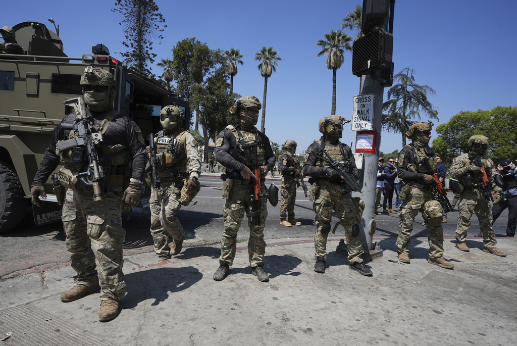 Federal agents stage at MacArthur Park