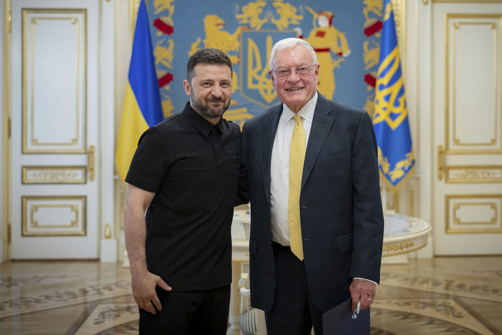 Ukrainian President Volodymyr Zelenskyy, left, and United States Special Envoy for Ukraine and Russia, Joseph Keith Kellogg