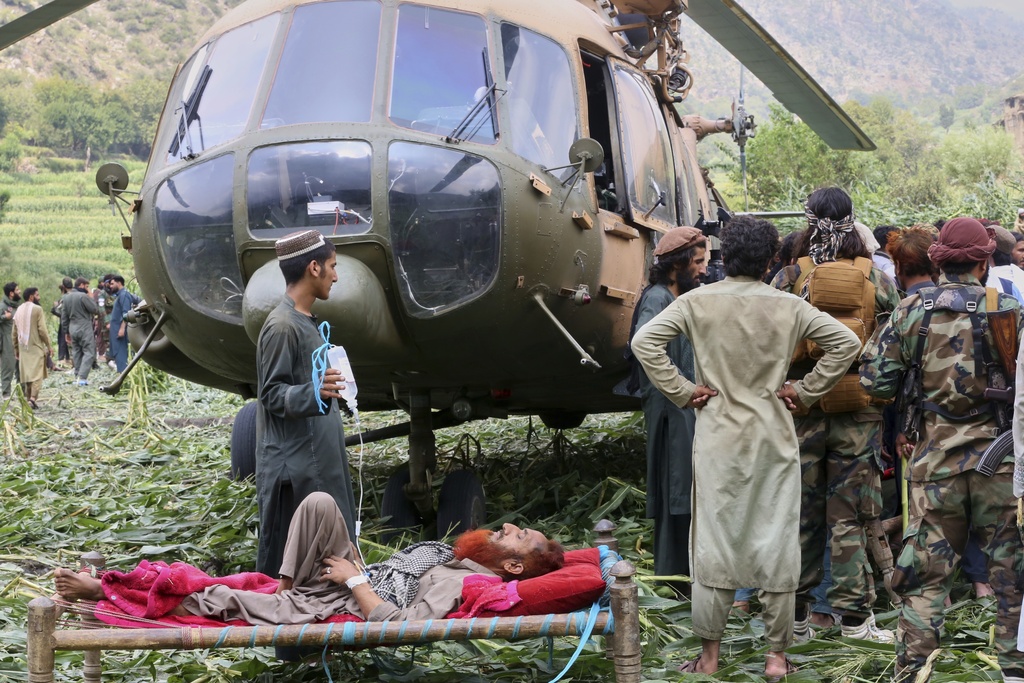 Injured victims of an earthquake that killed many people and destroyed villages in eastern Afghanistan are evacuated by military helicopter in Mazar Dara, Kunar province