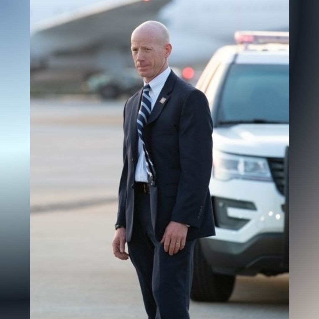 Darin Kinder Former Secret Service Agent Author of "Bury Me In A Dirty Suit"
