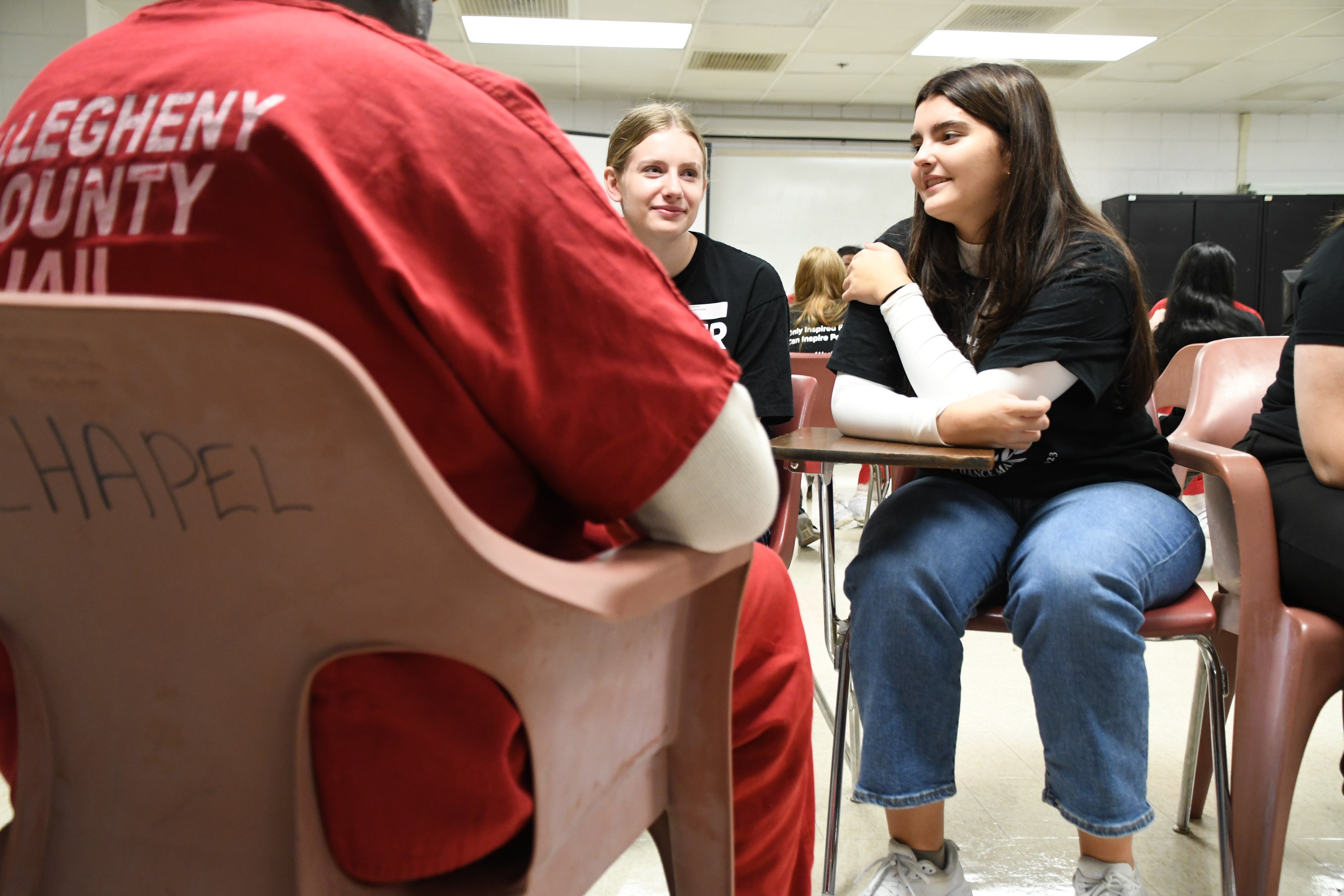 Inside And Outside Students In Class Discussion In Allegheny County Jail