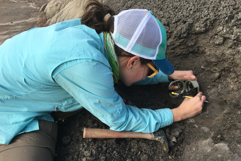 Caitlin Leslie collects paleomagnetic samples in the San Juan Basin of northwestern New Mexico 