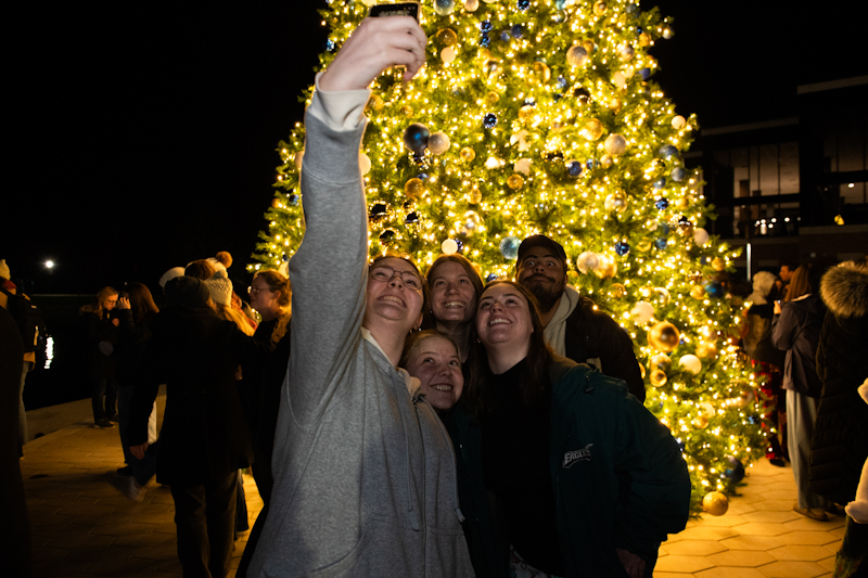 students selfie Christmas tree