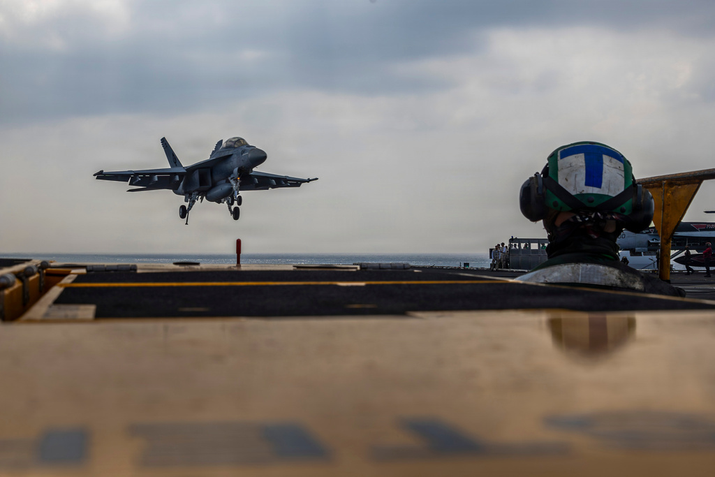 F/A-18E Super Hornet landing on the Nimitz-class aircraft carrier USS Abraham Lincoln 