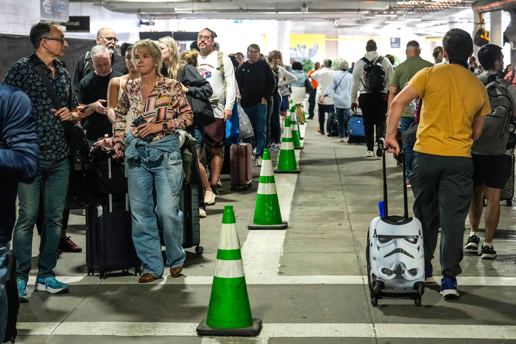 Long Waits At Some Airports - DHS Shutdown Affects Security Checkpoints