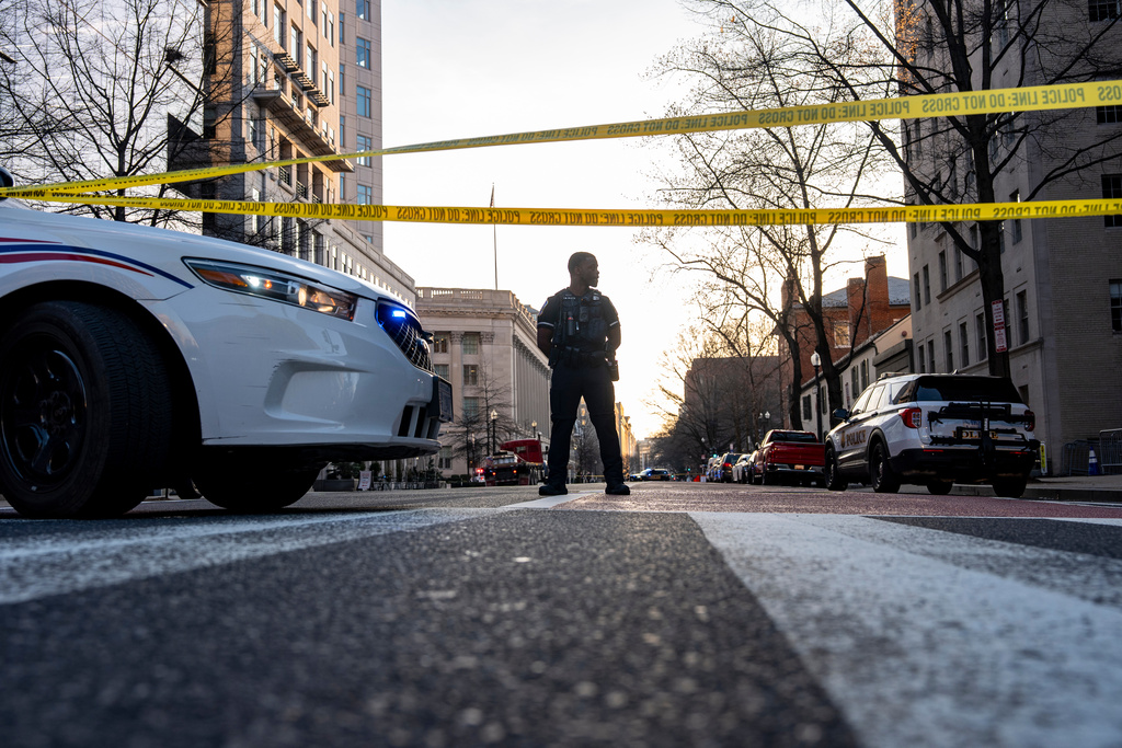 Washington Metropolitan Police Department officers block the streets around the White House 