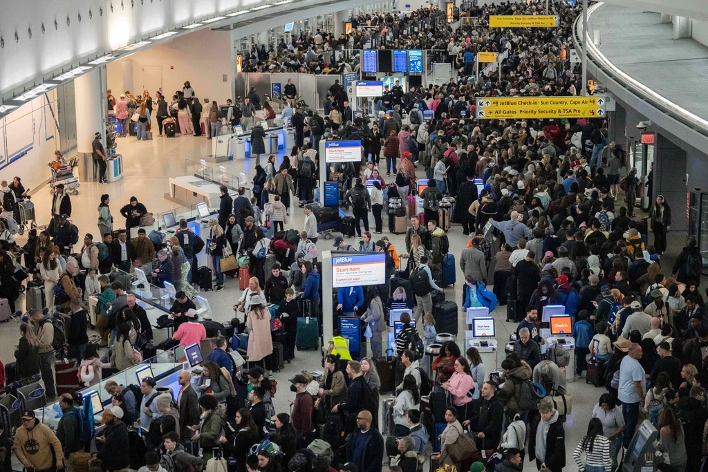 Security Lines At Airports Worsen, ICE Agents May Support Unpaid TSA 