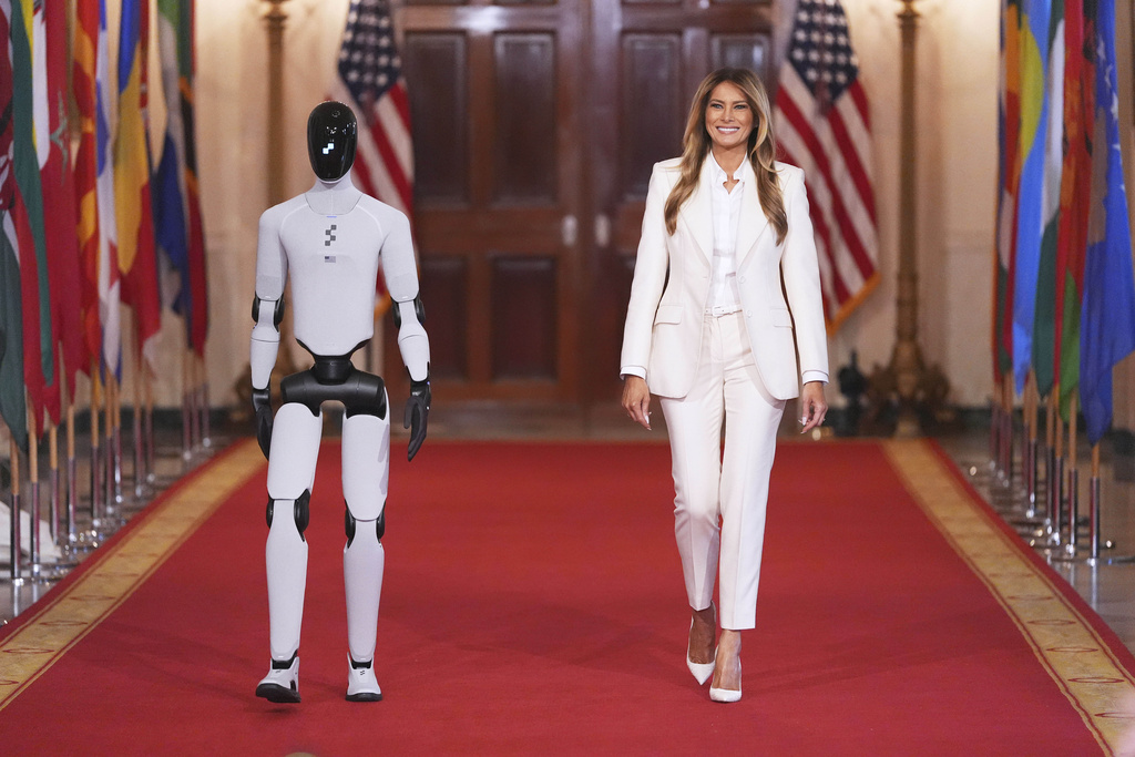 First Lady Accompanied By Robot At The White House