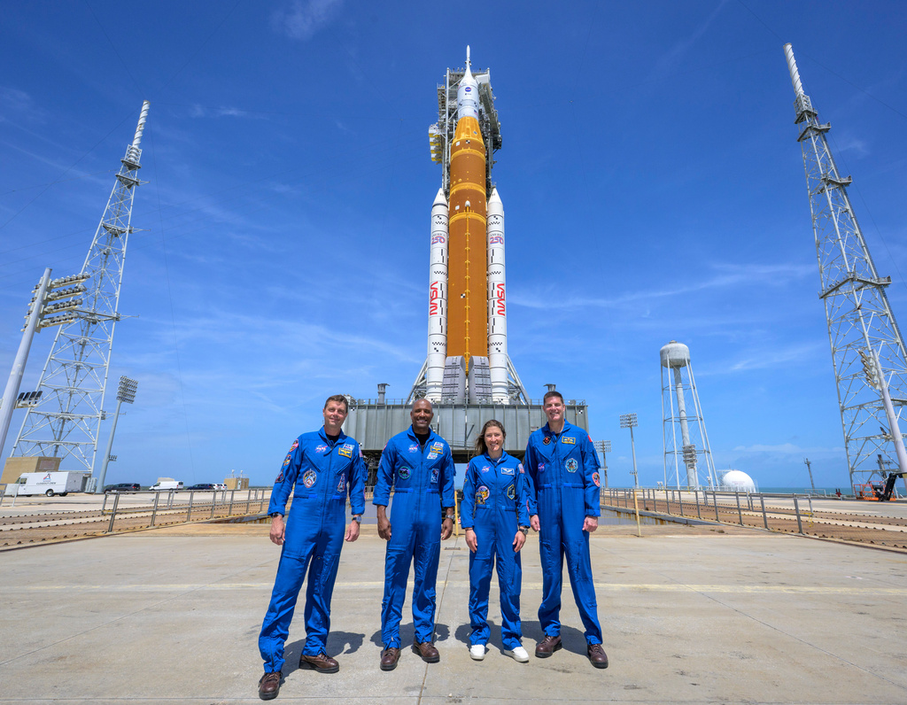 NASA astronauts Reid Wiseman, Artemis II commander, from left, Victor Glover, Artemis II pilot, Christina Koch, Artemis II mission specialist, and CSA (Canadian Space Agency) astronaut Jeremy Hansen, Artemis II mission specialist, right, in a group photograph as they visit NASA
