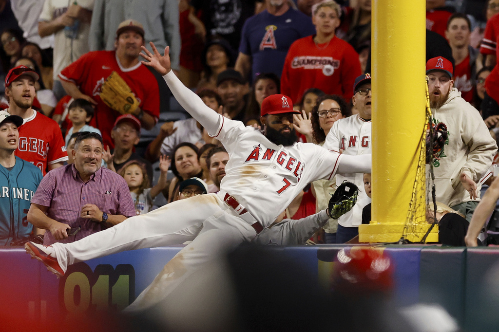 Los Angeles Angels left fielder Jo Adell (7) catches a ball hit by Seattle Mariners