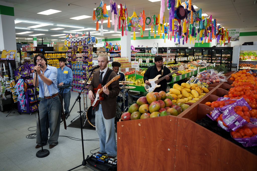 Delaware Grocery Store Makes Produce Aisle A Music Stage