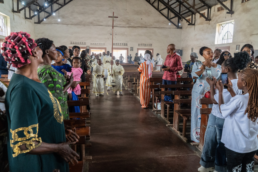 Wedding ceremony amid an Ebola outbreak
