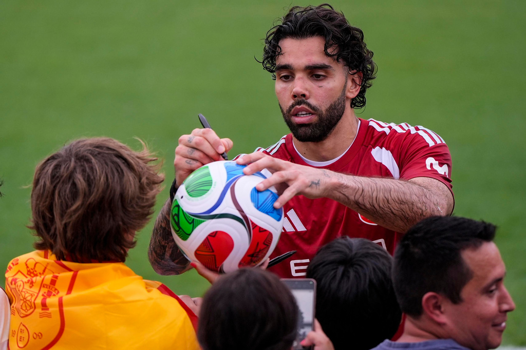 Spain goalkeeper David Raya gives autographs to fans after a training session, Saturday, June 6, 2026, in Chattanooga, Tenn.
