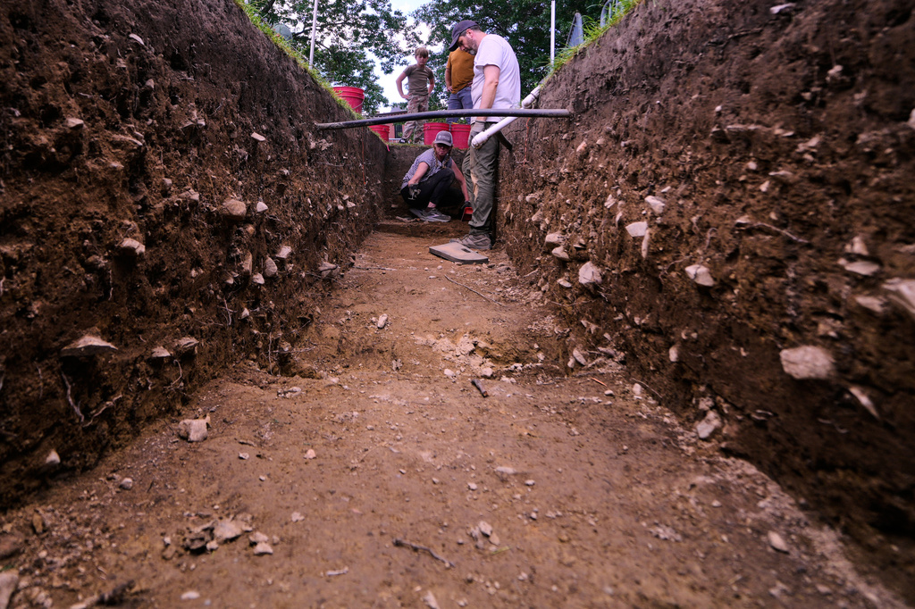Joe Bagley, right, the City of Boston Archeologist, talks with with Sarah Kiley Schoff, a forensic anthropologist, during an archaeological dig at the site of the Battle of Bunker Hill