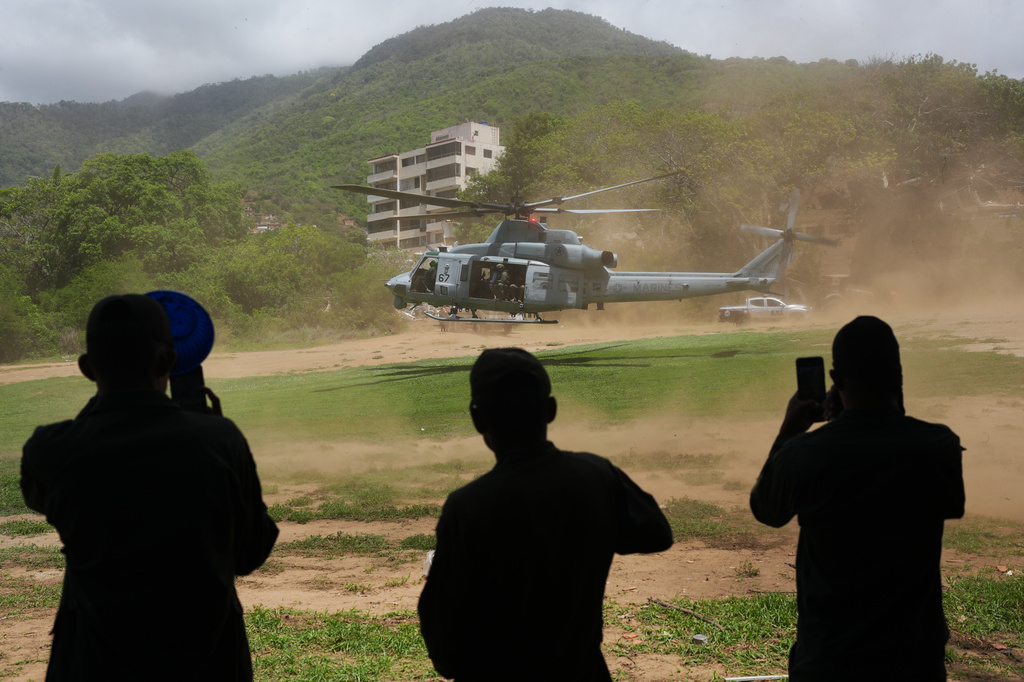 A U.S. military helicopter takes off after landing in La Guaira, Venezuela, three days after earthquakes struck