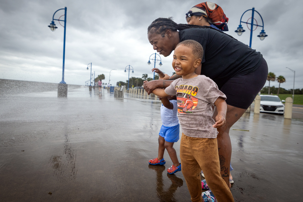 'Bertha' Heads For Texas - More Coastal Flooding