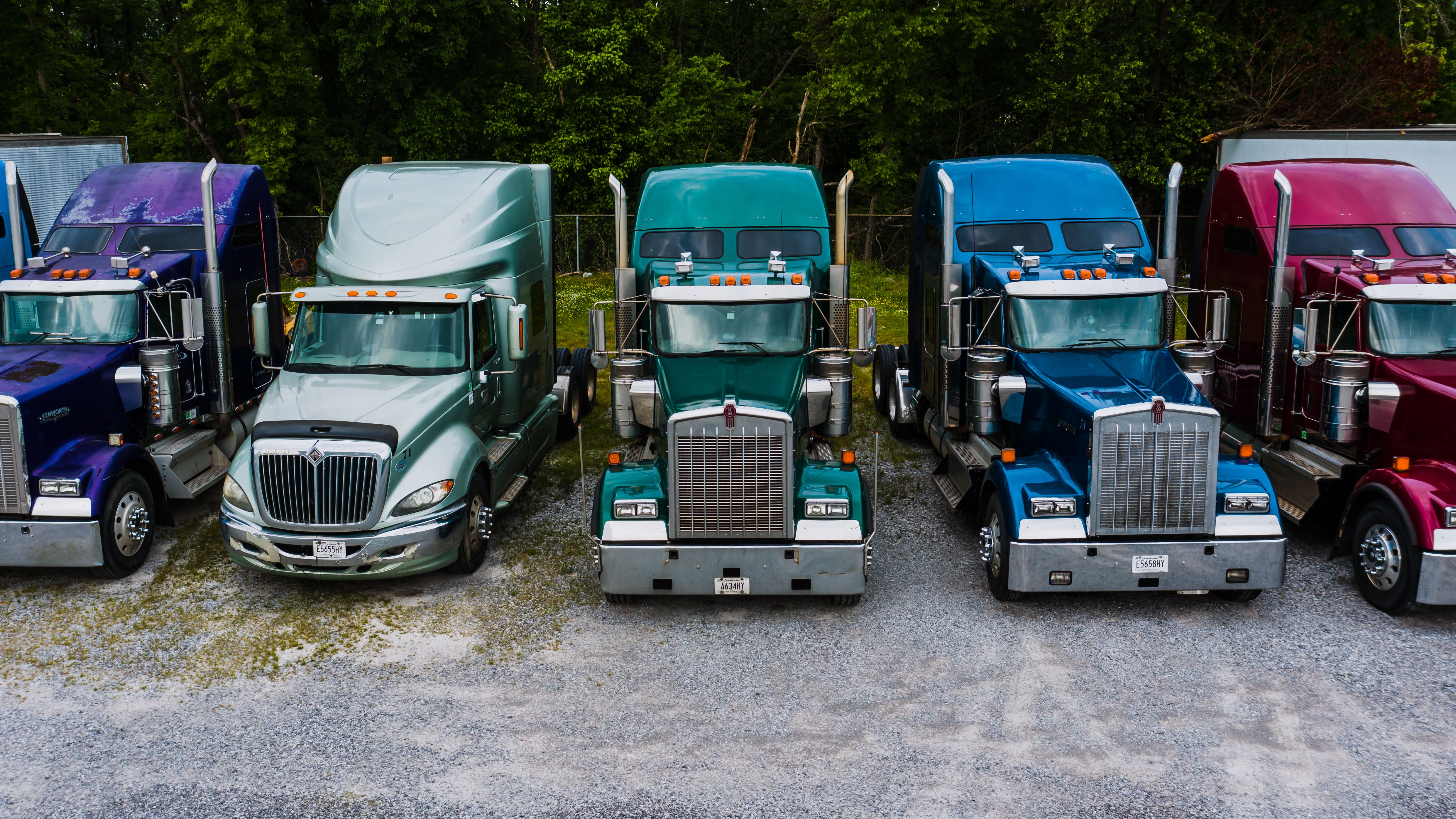 Gov't Urges Veterans To Replace Foreign Truckers Who Lost CDLs