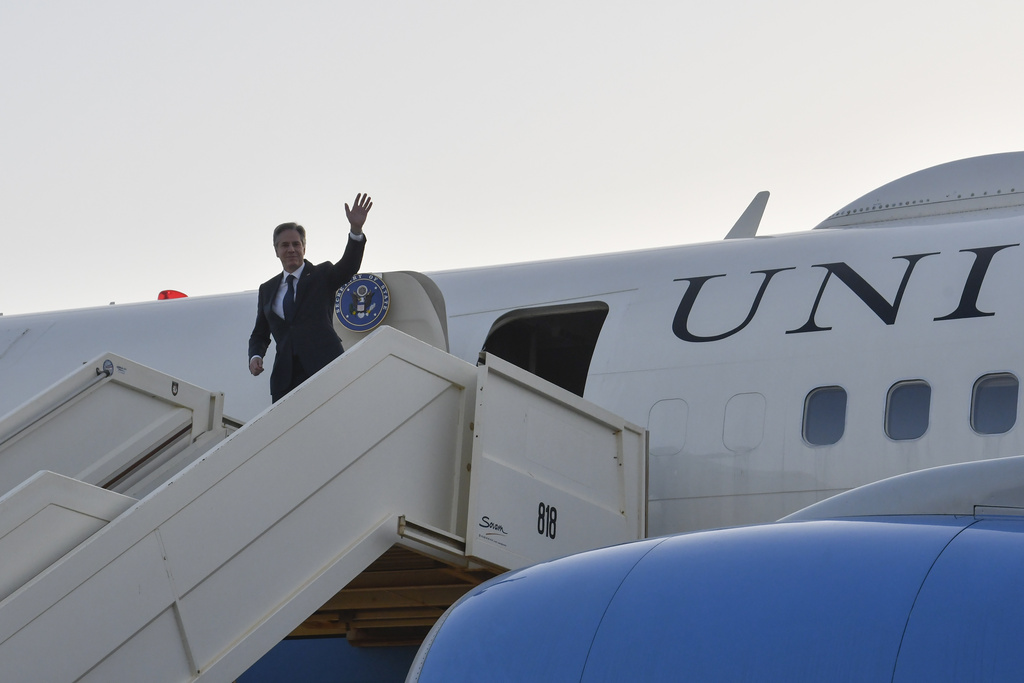 US Secretary of State Antony Blinken waves as he departs, at the Diori Hamani International Airport in Niamey, Niger,