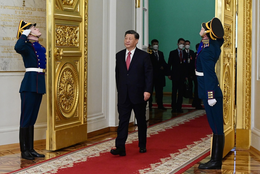 Chinese President Xi Jinping enters a hall to attend an official welcome ceremony with Russian President Vladimir Putin 