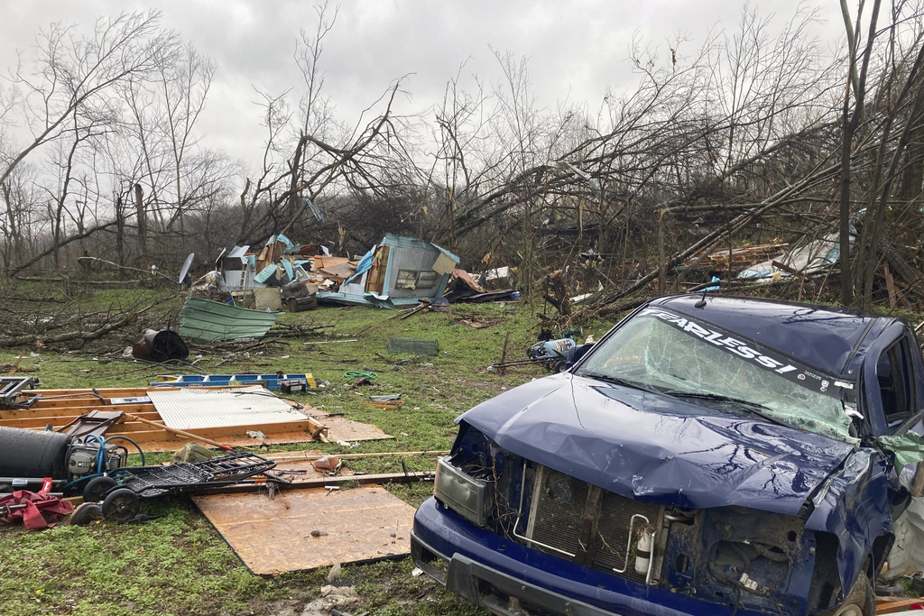 Severe Weather Threat Diminishes Today 5 Die In Missouri Tornado