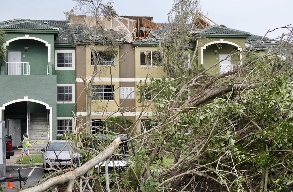 Virginia Beach tornado: Up to 100 homes damaged and schools closed after  Sunday storms