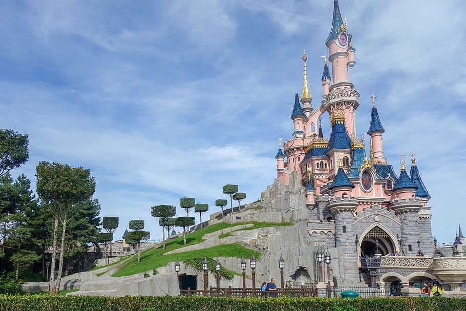 Florida, Disney dominates the international list of popular amusement parks