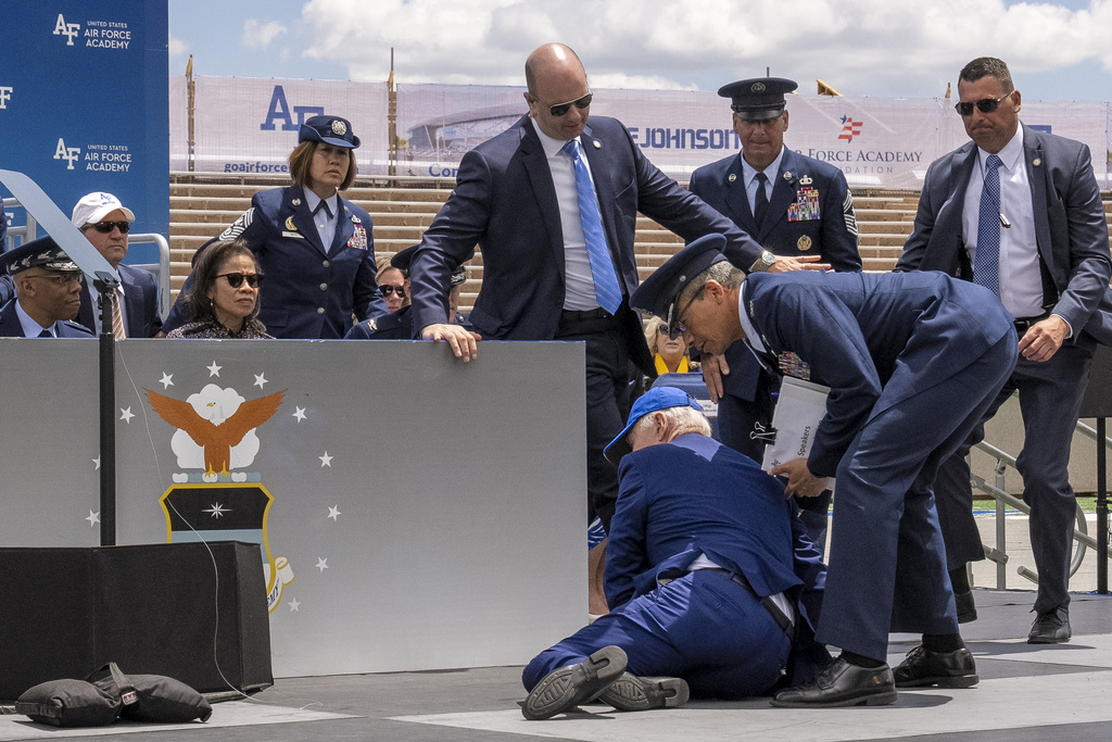 president-biden-takes-hard-fall-at-air-force-academy-graduation-he-s