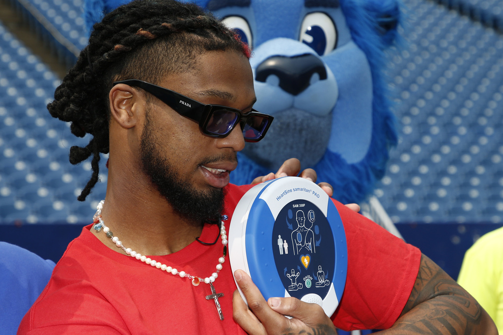 Buffalo Bills defensive back Damar Hamlin poses with a AED (Automatic Electronic Defibrillator) 