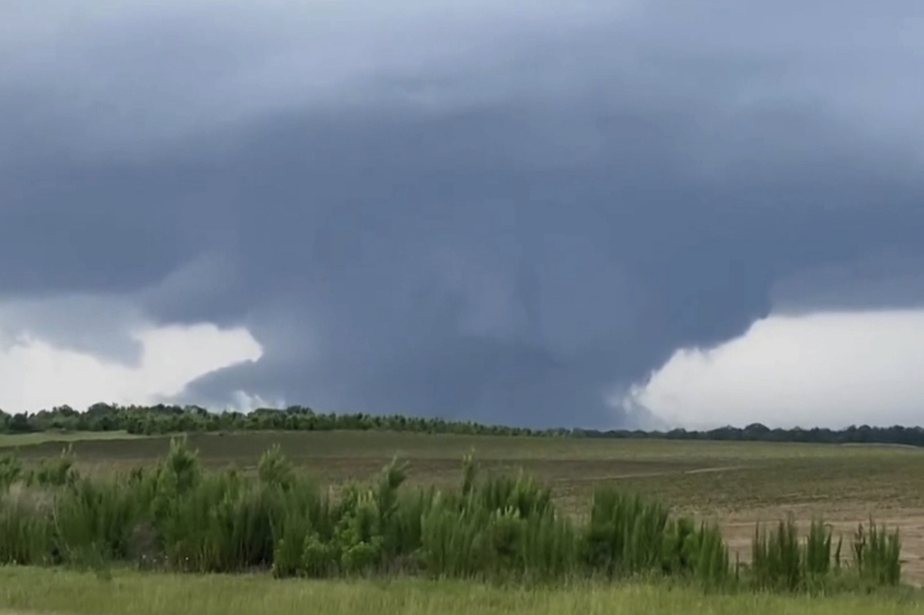 Damage From Possible Tornadoes, Wind, Across Southern US - Vimarsana News