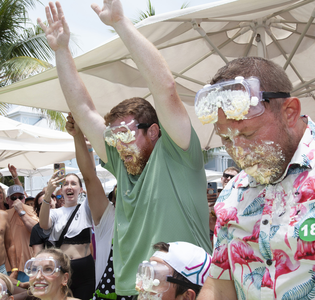 messy-fun-iowa-man-wins-4th-of-july-key-lime-pie-eating-contest-in