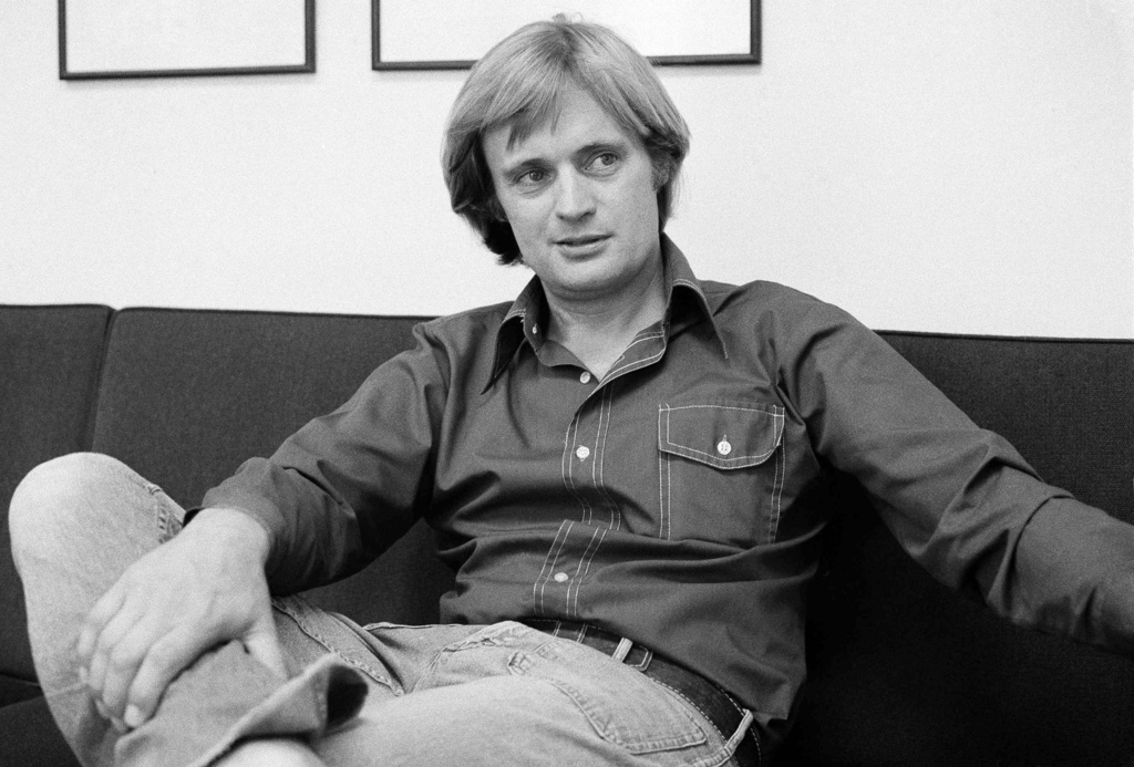  David McCallum, star of the NBC-TV series "The Invisible Man," is shown during an interview with Jay Sharbutt at NBC studios in New York, Aug. 28, 1975. McCallum, who became a teen heartthrob in the hit series "The Man From U.N.C.L.E." in the 1960s and was the eccentric medical examiner in the popular "NCIS" 40 years later, died on Monday, Sept. 25, 2023. He was 90. He died of natural causes surrounded by family at New York Presbyterian Hospital, CBS said in a statement.