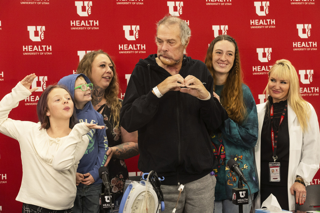 Rudy Noorlander is joined by his daughters, Ashley Noorlander, third left, and KateLynn Noorlander Davis, second right, grandchildren and surgeon Hilary McCrary, right, at a press conference where they talked about Noorlander