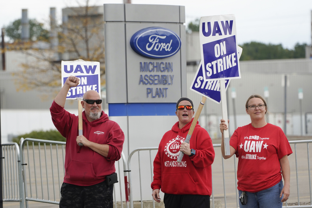 Autoworkers At First Ford Plant To Go On Strike Vote In Favor Of New ...