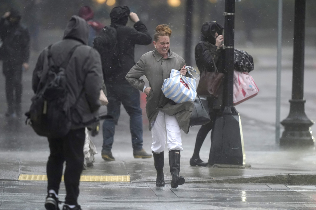 Flight Delays, Flooded Roads, High Winds & Wet! | Positive Encouraging K-LOVE - Vimarsana News
