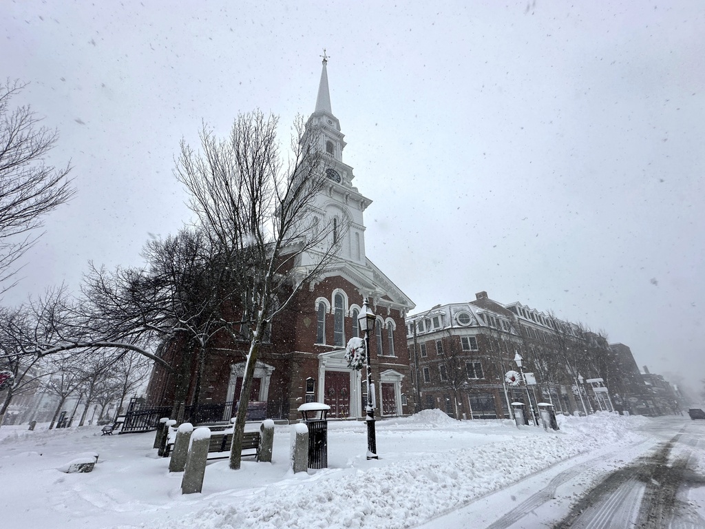 Snow falls in Portsmouth, N.H.