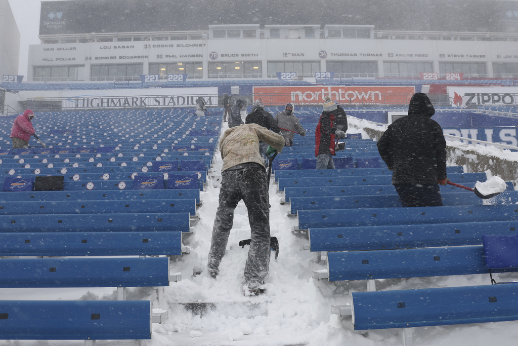 Football Fans Flocked To Stadium Cleared Snow So Fans Could Enjoy   73967 