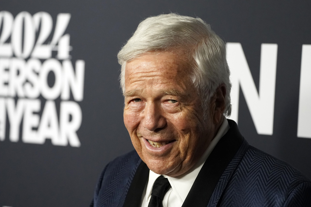 Robert Kraft arrives at MusiCares Person of the Year honoring Jon Bon Jovi 