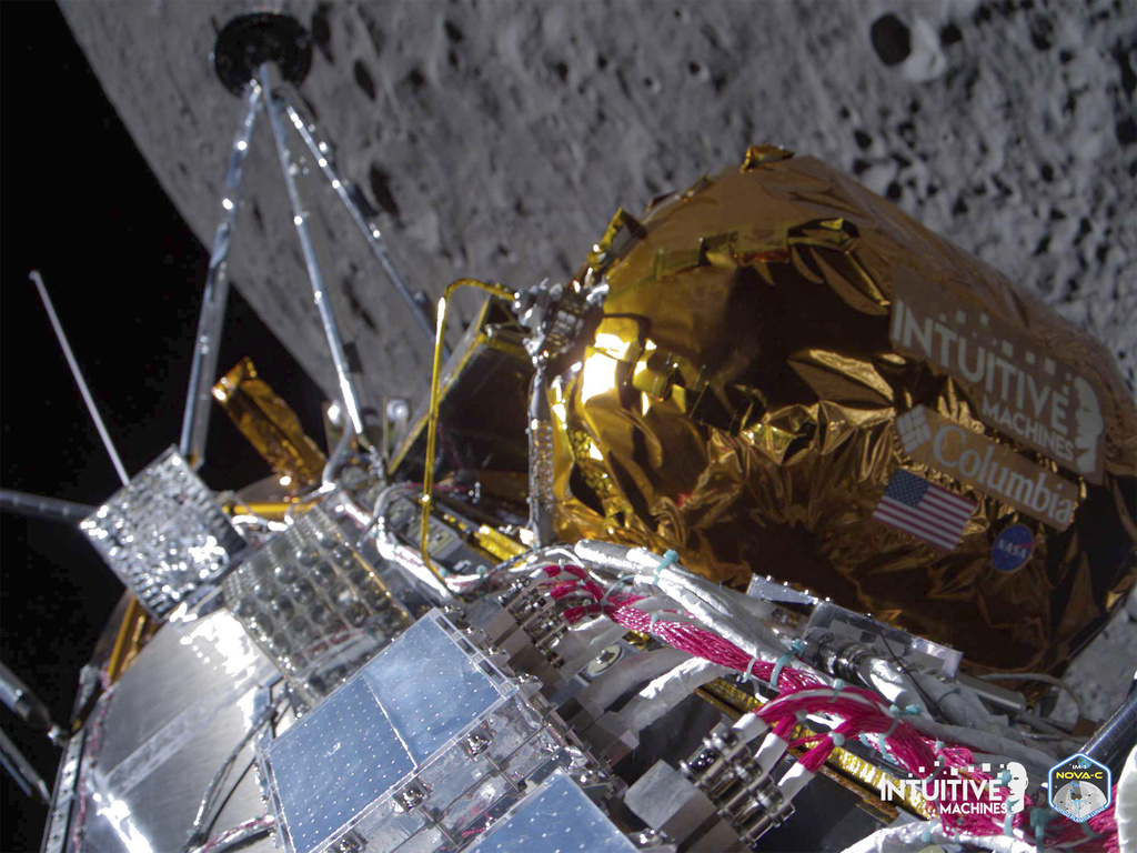 Private US Lunar Lander Touches Down On The Moon | Positive Encouraging K-LOVE - Vimarsana News