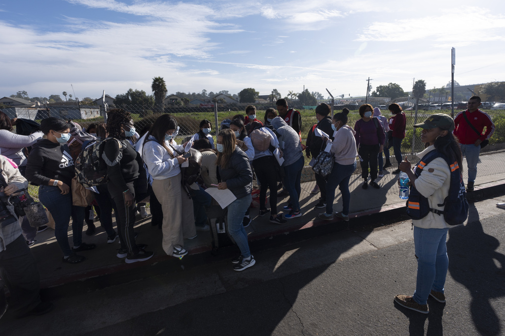 Border Patrol Releases Hundreds Of Migrants At Bus Stop In San Diego ...