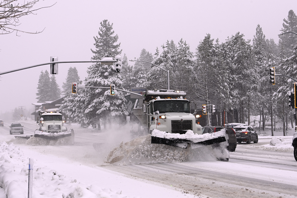 100-miles-of-interstate-80-closed-as-blizzard-conditions-hit-the-sierra