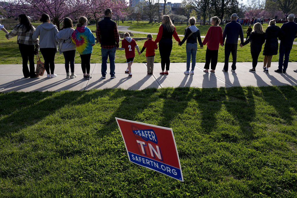 Parents, Residents, Form Human Chain Across Nashville Marking Covenant School Shooting Anniversary - Vimarsana News